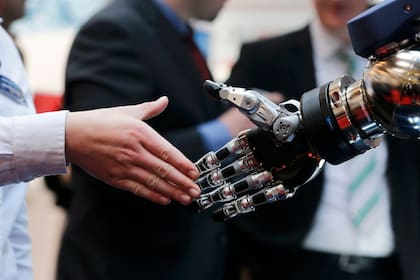 Una nueva investigación expone dos visiones antagónicas sobre las implicancias del avance de la robotización, aunque todos reconocen que la digitalización es irreversible