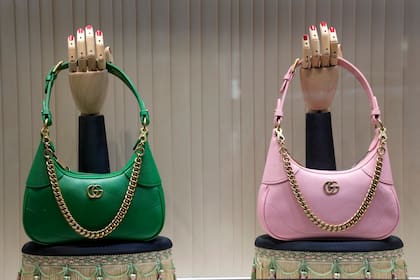 Una nueva tendencia está en alza: comprar carteras Gucci y Prada de segunda mano