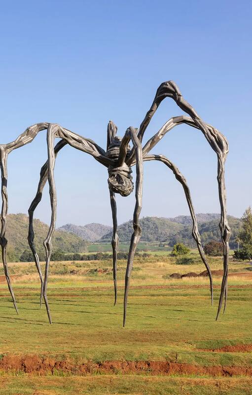 Una obra de la serie "Maman" (1999-2002), de Louise Bourgeois, en el Bosque del Arte de Khao Yai