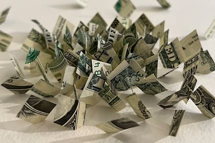 Una obra de Sara Stewart Brown creada con retazos de un dólar se pueda encontrar en BADA, feria de arte directo de artistas