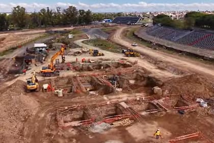 Una obra integral en el autódromo Oscar y Juan Gálvez, de Buenos Aires: demolición de la zona de boxes, la torre y tribunas, movimiento de suelos y ejecución de nuevas bases