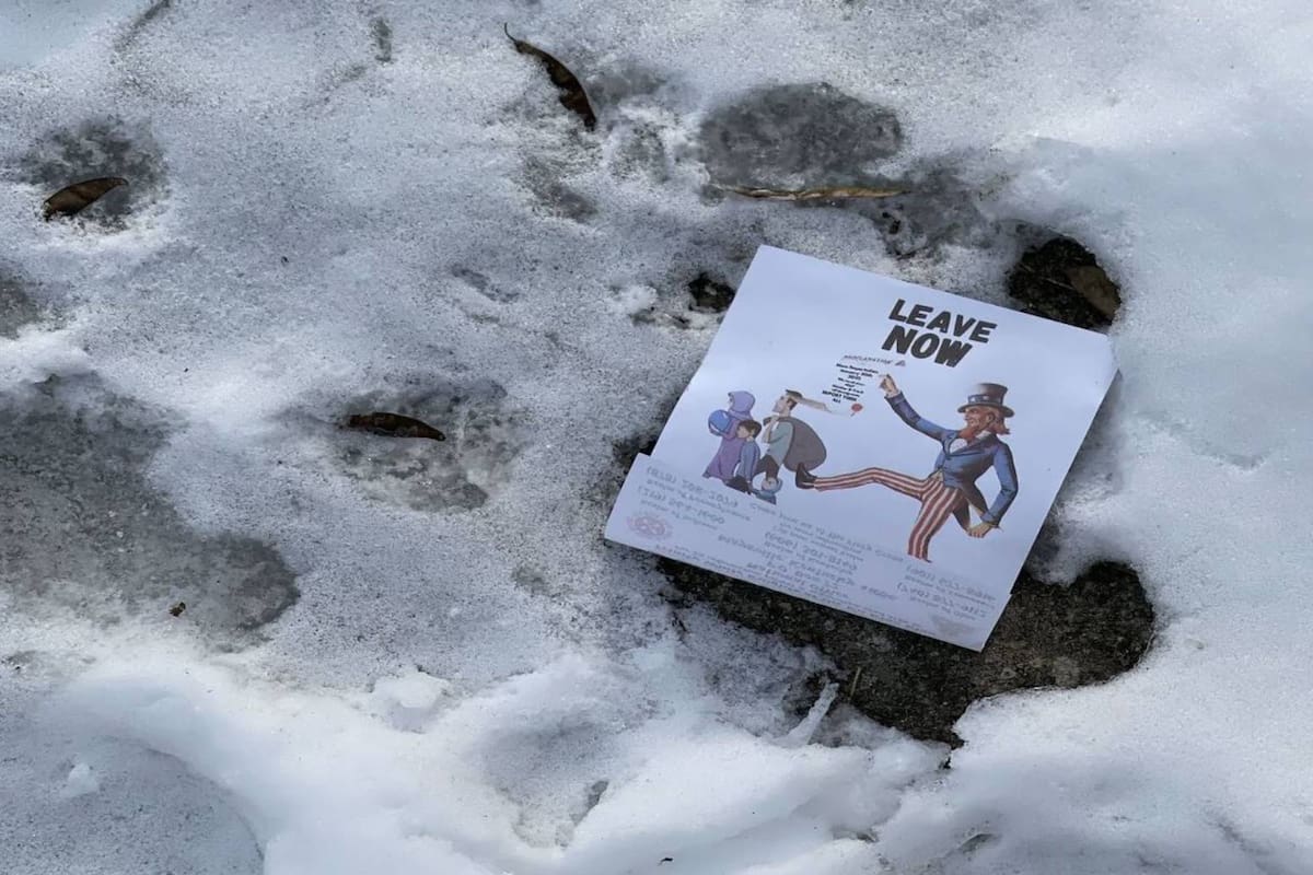 Una ola de temor se ha desatado en Kentucky por panfletos racistas atribuidos al Ku Klux Klan (captura video Local 12)