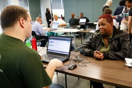 Una organización ofrece ayuda gratuita para la declaración de impuestos 2026 (Ladder Up)