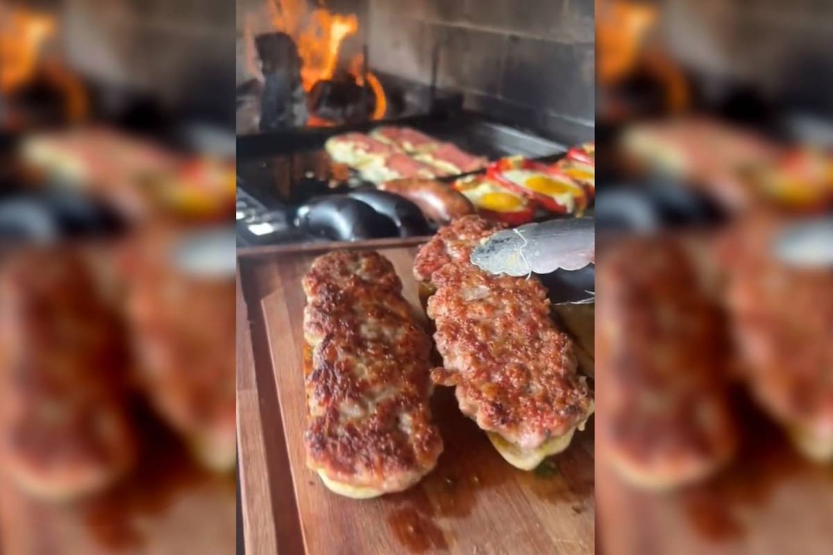 Una original forma de elaborar un choripán llamó la atención y encantó a los usuarios de redes sociales