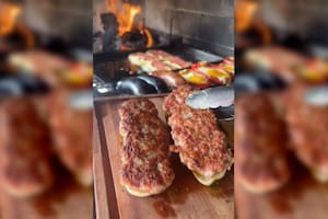 Una original forma de elaborar un choripán llamó la atención y encantó a los usuarios de redes sociales