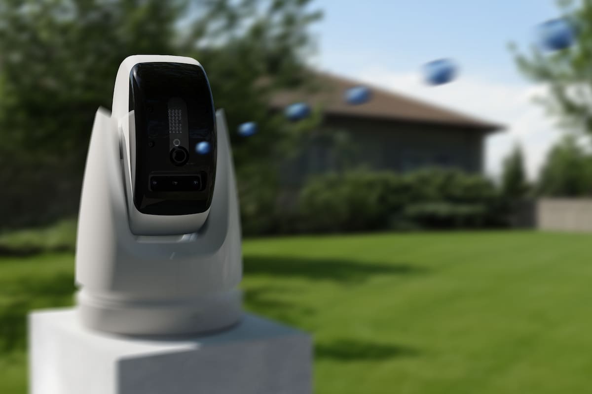 Una PaintCam en acción: dispara bolitas de pintura (como las que se usan en los juegos de paintball) a los intrusos