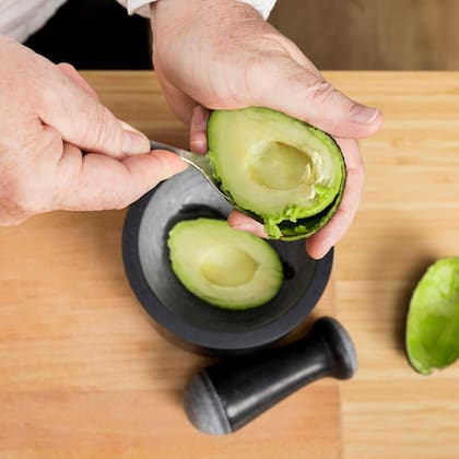 Una palta bien cortada conserva mejor su textura cremosa y su sabor característico