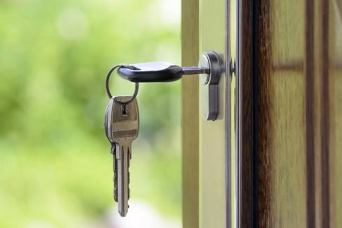 Una pareja de camareros quería alquilar una habitación, pero el dueño los rechazó por su oficio