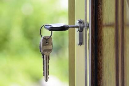 Una pareja de camareros quería alquilar una habitación, pero el dueño los rechazó por su oficio