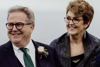 Una pareja decidió celebrar su aniversario de bodas con un voucher de hace 40 años