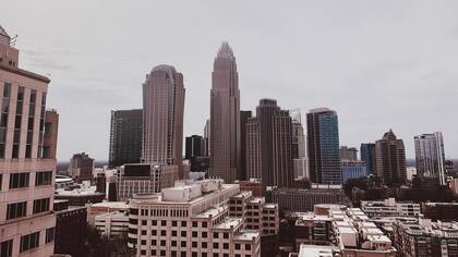 Una pareja eligió la ciudad de Charlotte, en Carolina del Norte, como su nuevo hogar