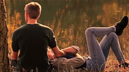 Una pareja en el parque