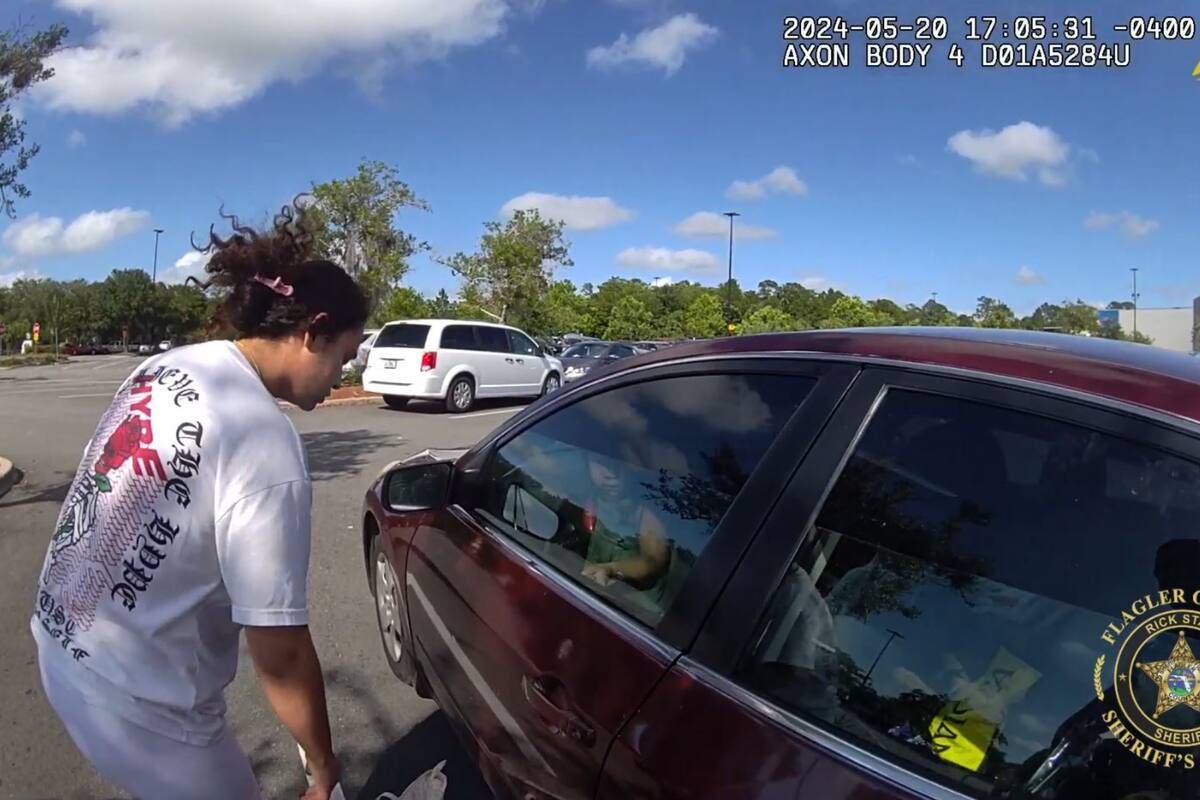 Una pareja en Florida dejó por error a su hija encerrada en el auto y la policía tuvo que rescatarla