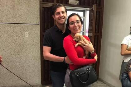 Una pareja provocó la indignación de los usuarios de las redes sociales que denunciaron que adoptaban cachorros para alimentar vívoras