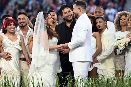 Una pareja sorprendió en el show de medio tiempo y se casó ante la vista de miles de espectadores