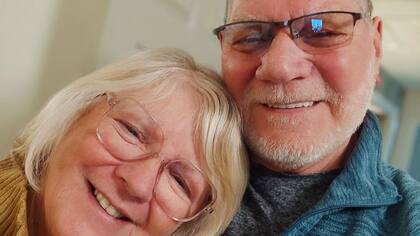 Una pareja tuvo que esperar 45 años para reencontrarse