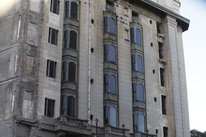 Una parte de la construcción original se mantiene y otra se demuele para reformar