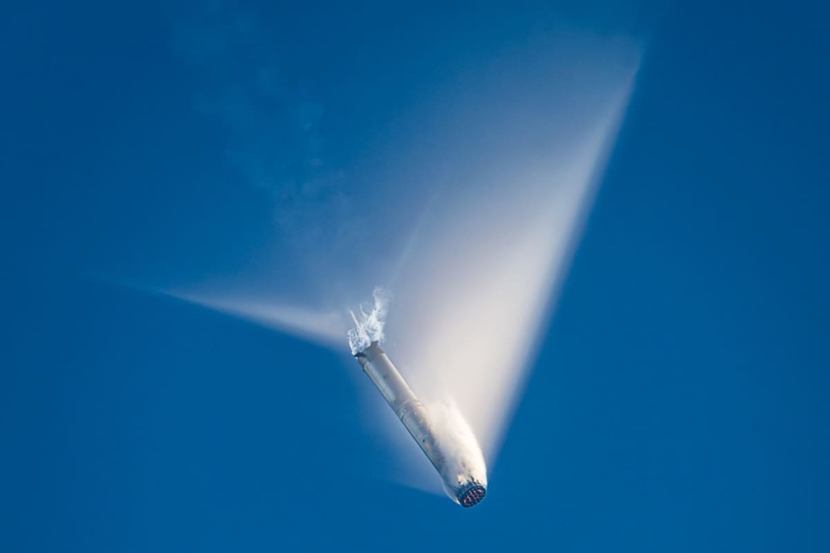 Una parte de la nave Starship regresó a tierra tal como se esperaba, pero otra se desintegró en pleno vuelo