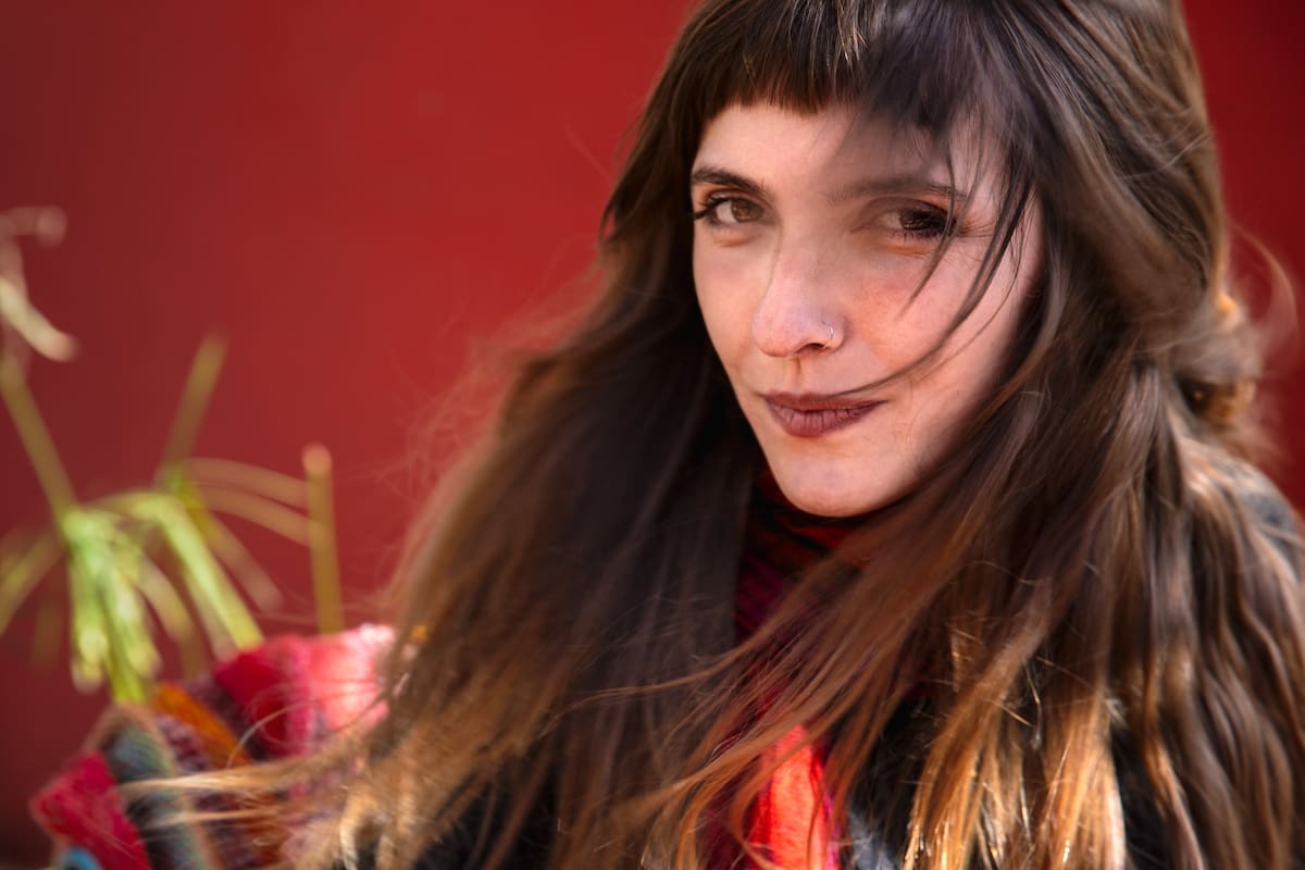 "Una parte de mi mente está creando melodías todo el tiempo. Luego aparecen las letras y, al final, veo qué puede aportar la guitarra", dice Carmen Sánchez Viamonte