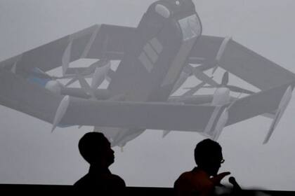 Una patente de Amazon reveló que la compañía ha considerado usar sus drones de envíos para ofrecer servicios adicionales de vigilancia