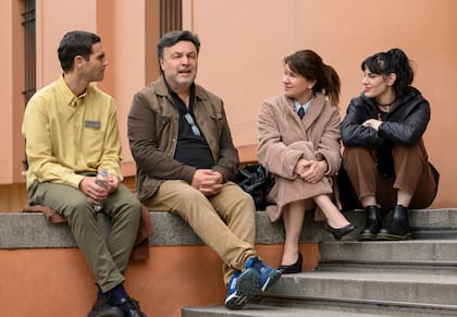 Una pausa del rodaje de Goyo compartida por Carnevale, Nicolás Furtado, Nancy Dupláa y Denise Yañez