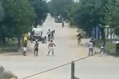 Una pelea entre vendedores ambulantes de churros generó momentos de tensión en Villa Gesell, cuando dos grupos se enfrentaron a golpes en plena vía pública, ante la mirada de turistas y vecinos