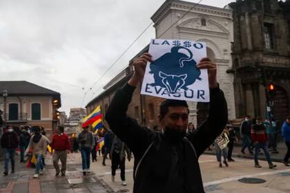 Una pequeña suba en subsidios sociales no calmó las protestas.