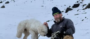 Una perra sobrevivió más de 50 horas perdida tras una avalancha y un AirTag ayudó a encontrarla