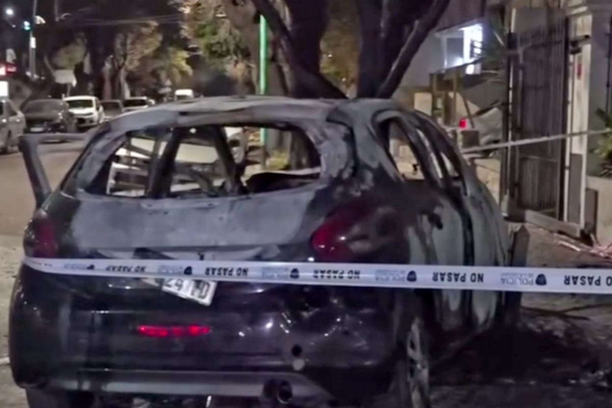 Una persecución que empezó en San Martín y terminó contra una casa en Belgrano: policías heridos y dos delincuentes detenidos