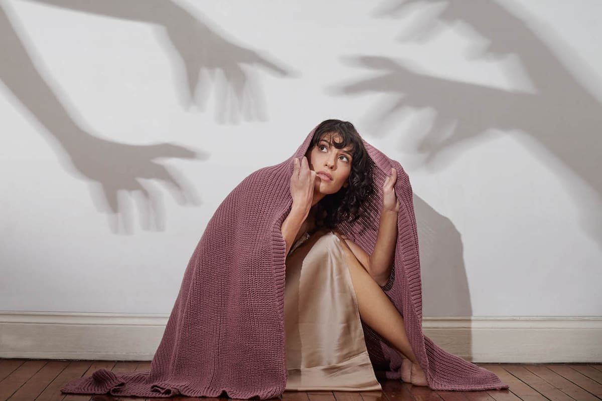 Una persona miedosa confunde lo posible con lo probable