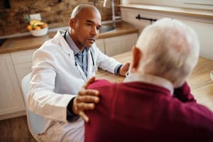 Una persona podría tener hasta el doble de posibilidades de ser diagnosticada con demencia si viviera en una región que en otra