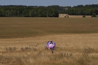 Francia e Inglaterra combaten varios incendios mientras temperaturas récord abrasan Europa
