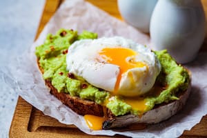 Una persona sin problemas de salud puede consumir hasta siete huevos por semana