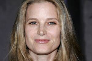 Una pésima decisión y un grave accidente automovilístico: por qué Bridget Fonda pasó de ser un ícono de los 90 a desaparecer de la escena pública