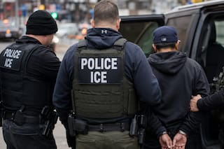 Qué significa el habeas corpus y cómo ayuda a migrantes detenidos por el ICE en EE.UU.