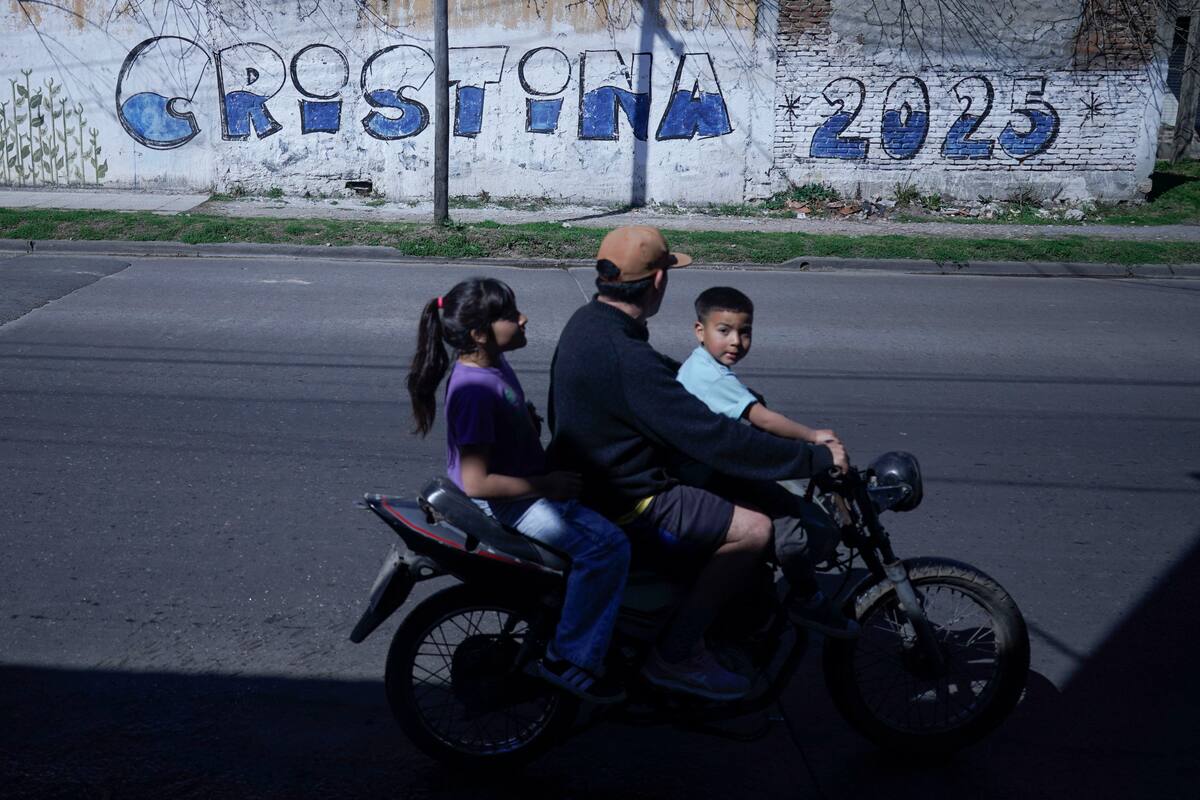 Una pintada electoral con la leyenda "Cristina 2025" en San Francisco Solano, uno de los puntos más poblados de Quilmes