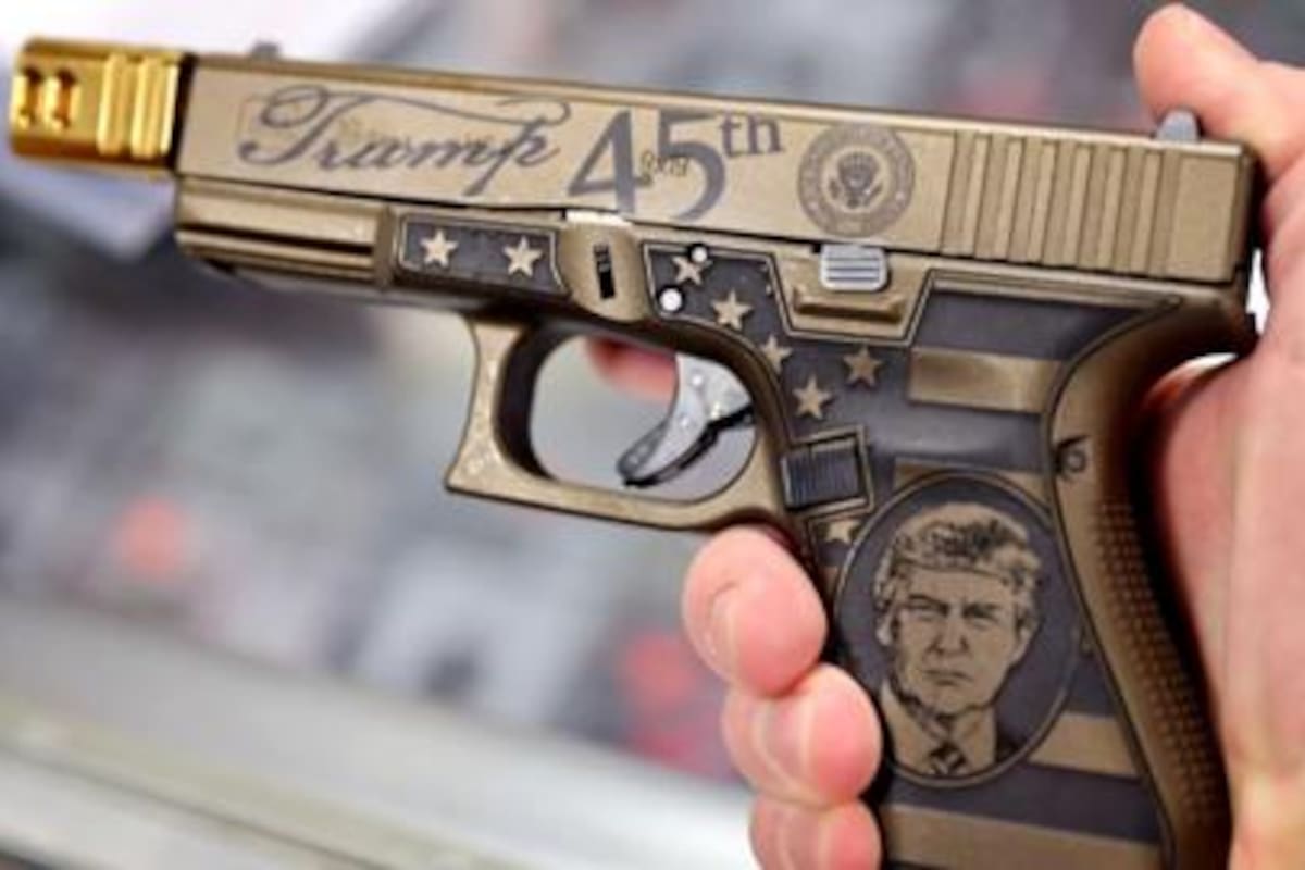 Una pistola con la imagen de Trump.