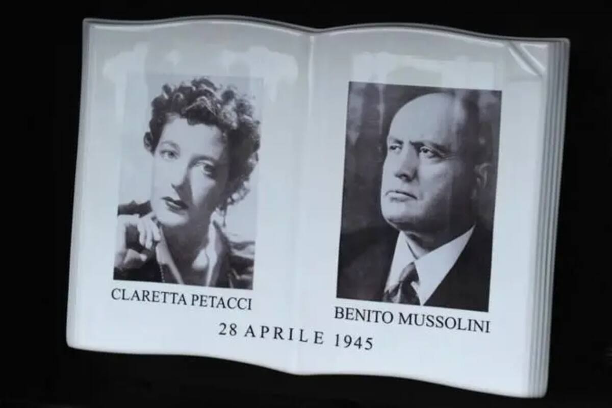 Una placa conmemorativa, inaugurada en 2012, recuerda el lugar donde fueron fusilados Mussolini y su amante, Claretta Petacci, hace 80 años