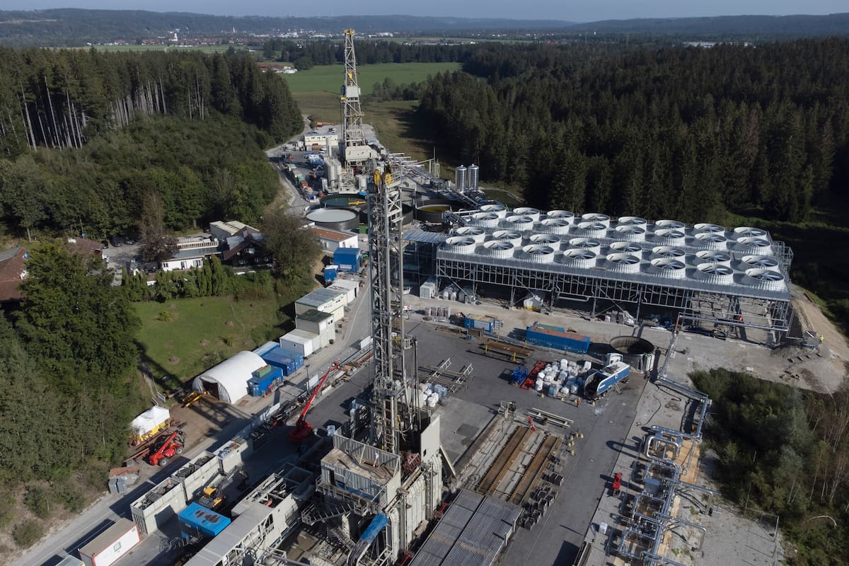 Una planta geotérmica está en construcción el 19 de septiembre de 2024, en Geretsried, Alemania. (AP Foto/Matthias Schrader, archivo)