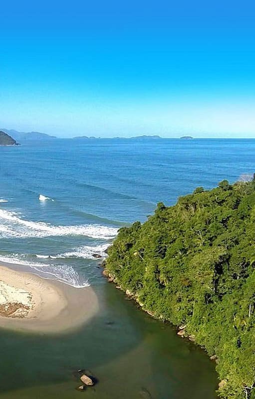 Una playa sin multitudes, a mitad de camino entre Río de Janeiro y San Pablo