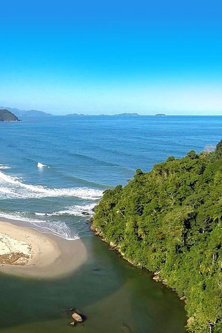 Una playa sin multitudes, a mitad de camino entre Río de Janeiro y San Pablo