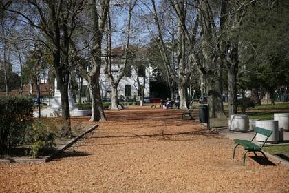 Una plaza típica de barrio
