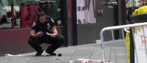 Una mujer murió apuñalada en Times Square y la sospechosa fue abatida por la policía