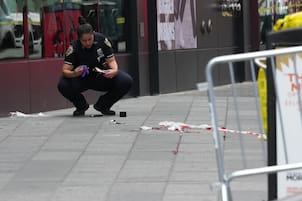 Una mujer murió apuñalada en Times Square y la sospechosa fue abatida por la policía