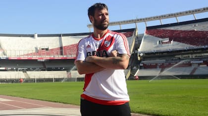 Una postal clásica: Cavenaghi, en el Monumental