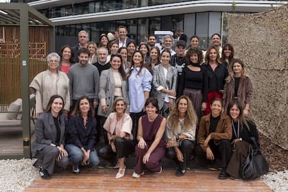 Una postal con todos los participantes de Experiencia Living 2025