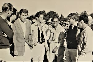 Una postal de 1966: Juancarlitos Harriott, con el Príncipe Felipe, Horacio Heguy, Gonzalo Tanoira, Alfredo Harriott y Daniel González