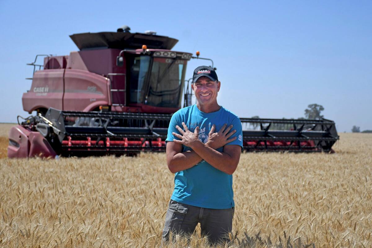 Una postal de distintas épocas en la vida de Abbondanzieri: la parada del arquero en su trigal de Bouquet; “El campo es muy productivo, pero tampoco nos vacíen. Ganemos todos”, le reclama al Gobierno