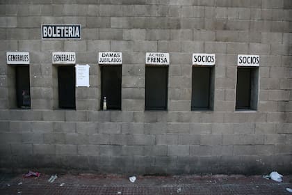 Una postal de estos días: bolerías cerradas, inactividad en las canchas; sin embargo, de otra manera, los socios y los clubes se movilizan