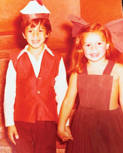 Una postal de la infancia de los hermanos Carrizo.